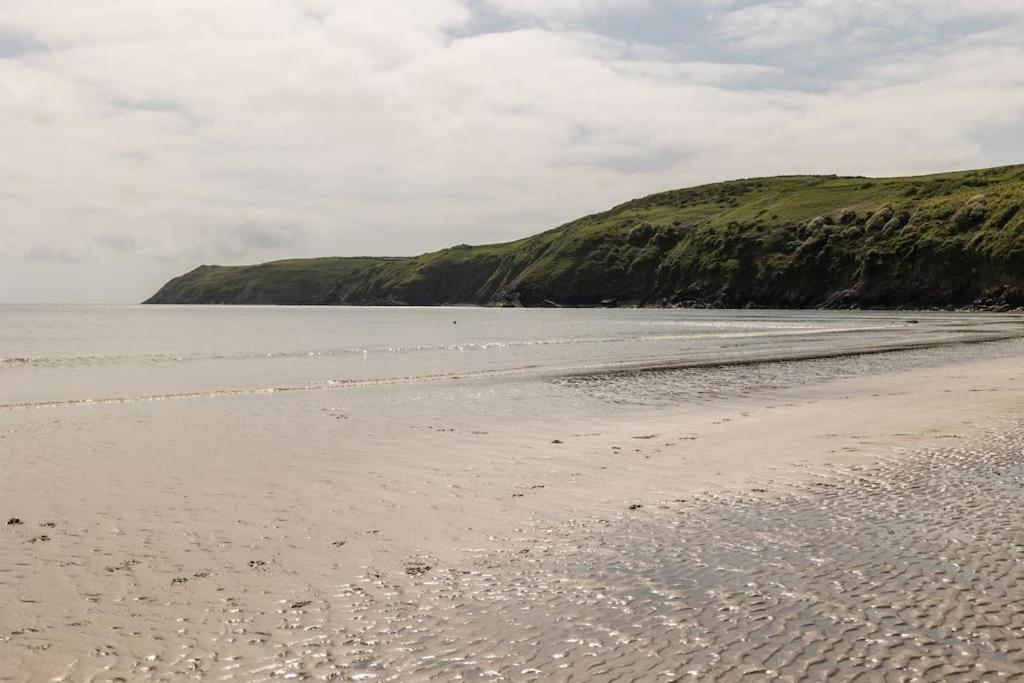 Plas Newydd With Swimming Pool, Fire Pit, And Log Fires Villa Rhiw Exterior foto