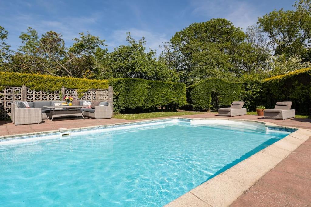 Plas Newydd With Swimming Pool, Fire Pit, And Log Fires Villa Rhiw Exterior foto