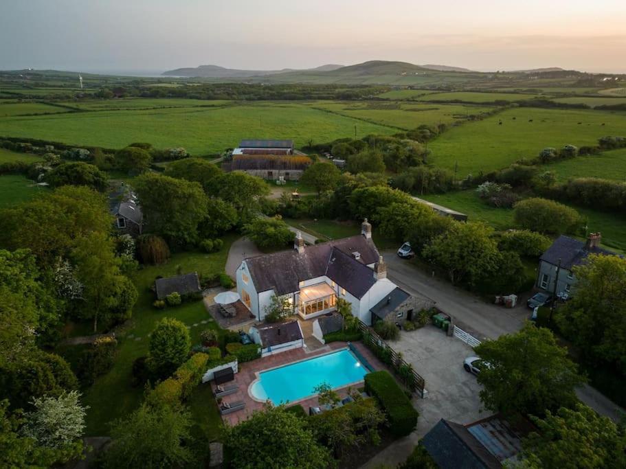 Plas Newydd With Swimming Pool, Fire Pit, And Log Fires Villa Rhiw Exterior foto